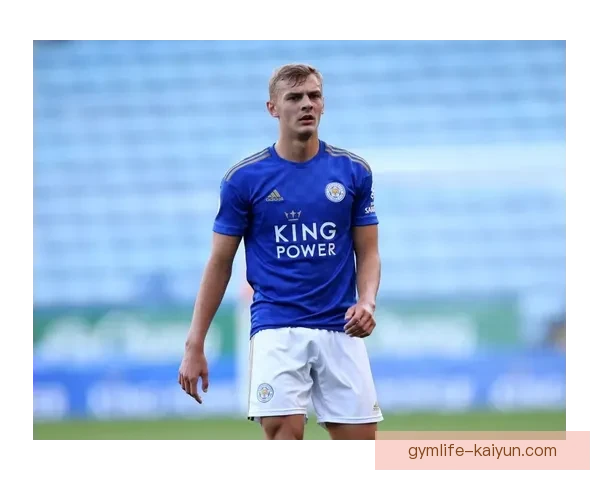 德甲转会流言更新：各队动态引人关注，人员调整势必影响赛季走向