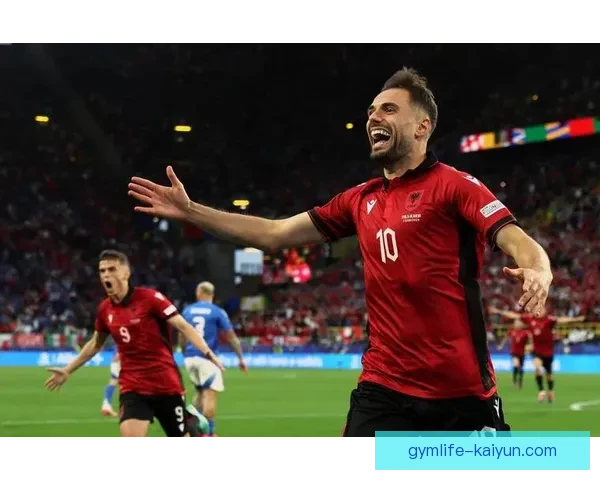 阿尔巴防守技巧再获认可，专家称其为现代足球的典范表现亮眼