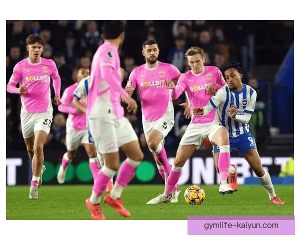 维拉战术创新方向备受关注，球队竞争力增强引发期待